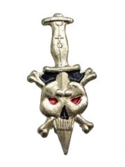 Anstecker Pin Dolch im Totenkopf