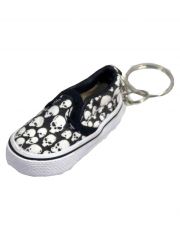 Schlüsselanhänger Schuh schwarz weiße Totenköpfe