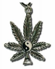 Hanf mit Yin Yang Halskette
