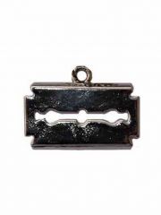Metallkette mit Anhänger Rasierklinge