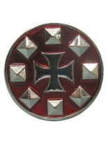Gürtelschnalle Rivets Cross rot