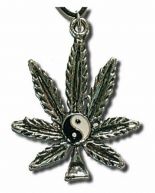 Hanf mit Yin Yang Halskette