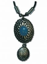Kette blauer Stein