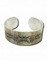 Armreif Stacheldraht Totenkopf